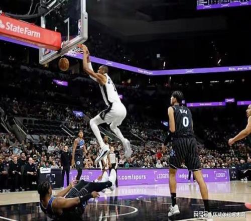 伊卡尔迪与,爱妻悠闲时,甜蜜拥抱画,千亿体育官网,QianYi,Sports,足球直播,篮球赛事,体育高清,NBA直播